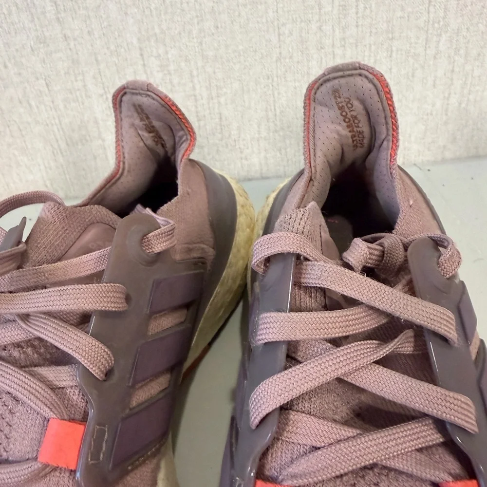 Size 6.5‎ - Adidas UltraBoost 22 Magic Mauve W